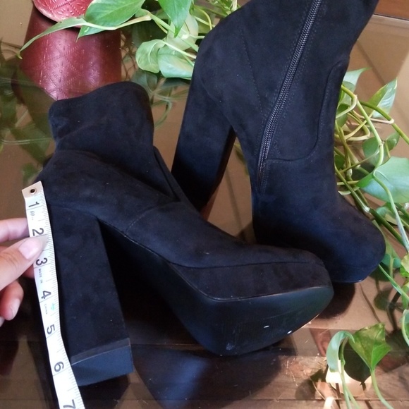 Steve Madden Black Booties - Picture 5 of 7